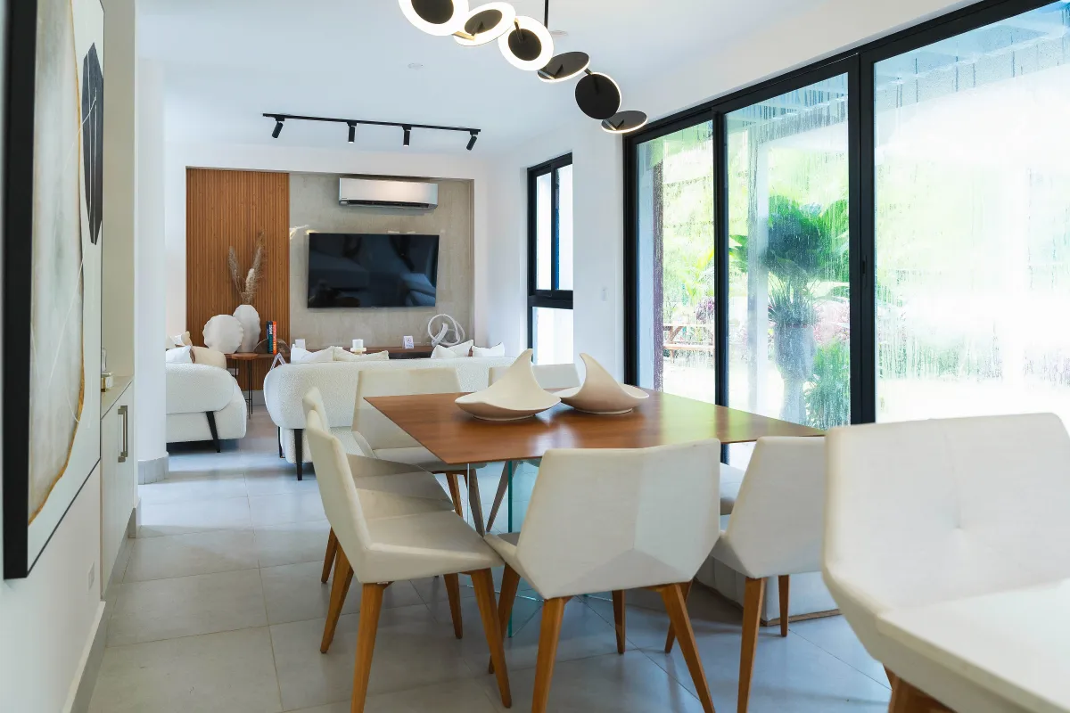 Sustainable Luxury with a Large Lot! Villa in Riverwalk – Green City