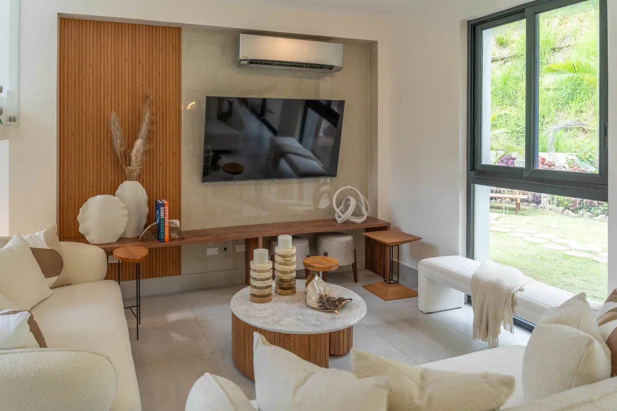 Sustainable Luxury with a Large Lot! Villa in Riverwalk – Green City