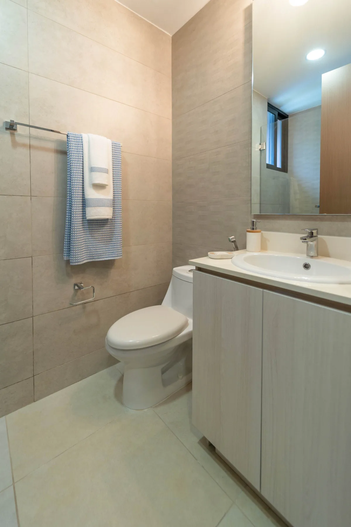 Sustainable Luxury with a Large Lot! Villa in Riverwalk – Green City