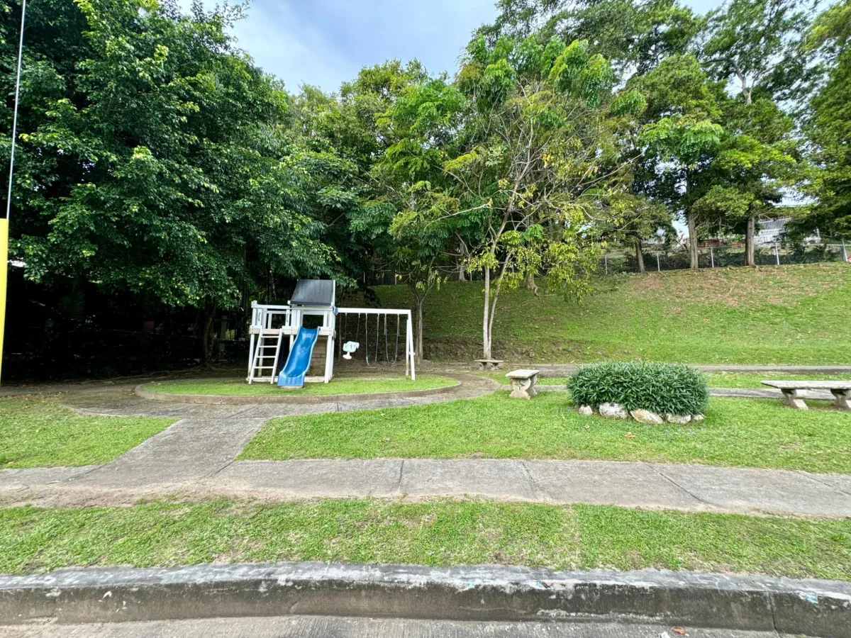 Duplex for lease in Villa Lucre (Los Azores Res.)