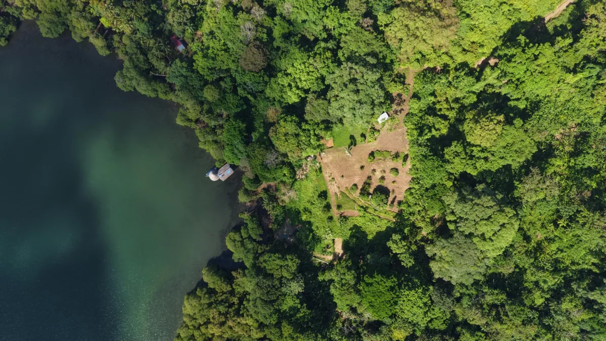 10 hectáreas de terreno frente al mar con título de propiedad