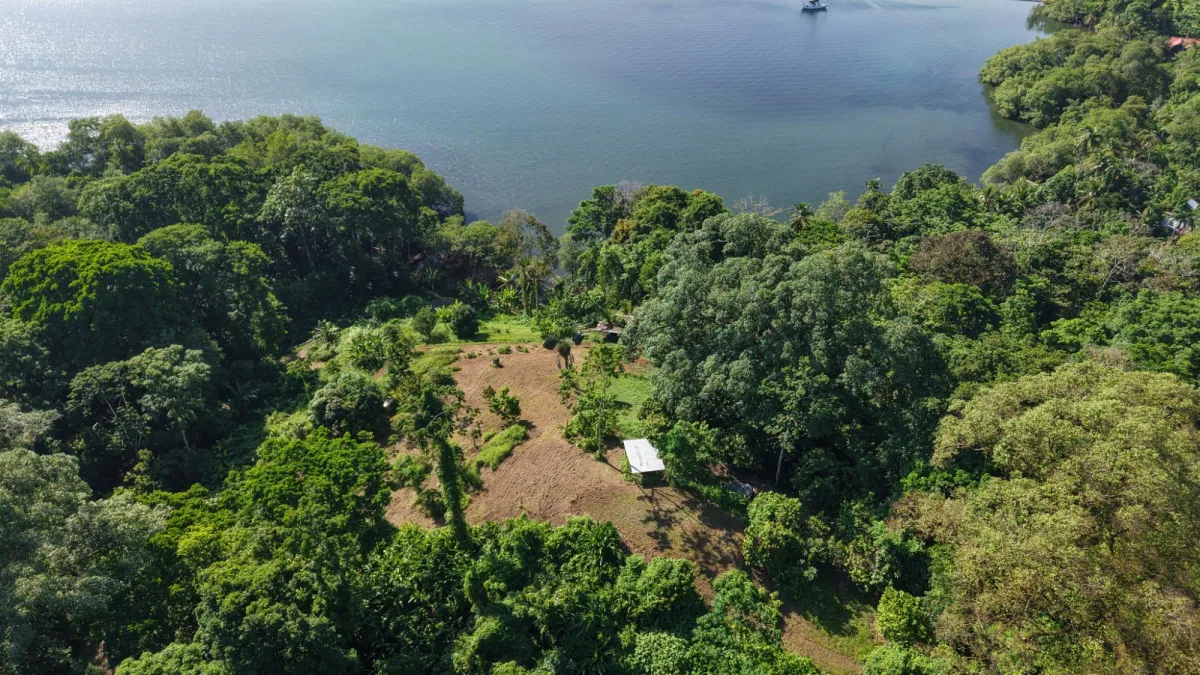 10 hectáreas de terreno frente al mar con título de propiedad