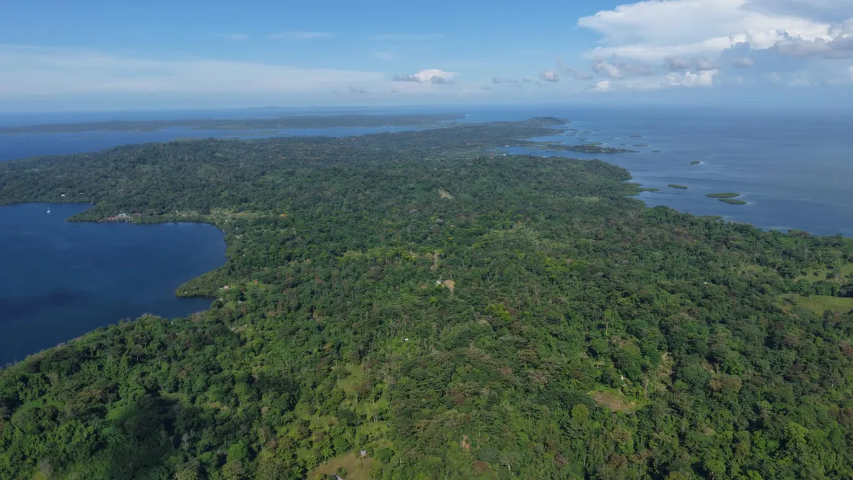10 hectáreas de terreno frente al mar con título de propiedad