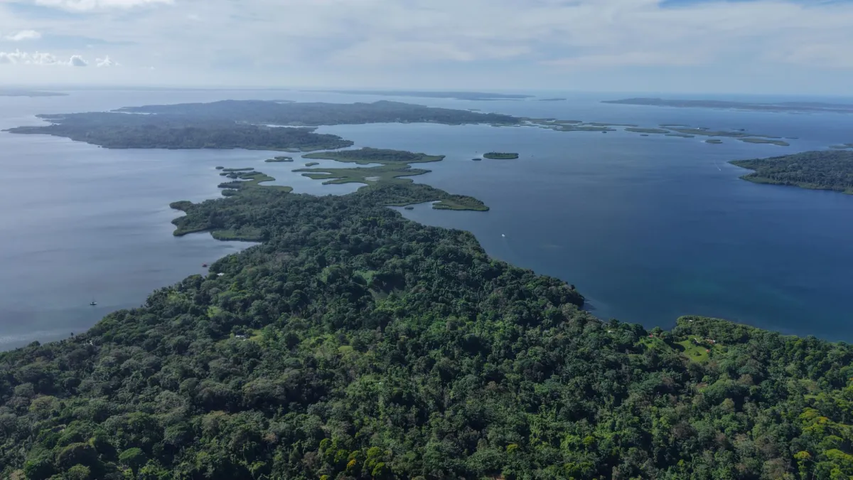 10 hectáreas de terreno frente al mar con título de propiedad