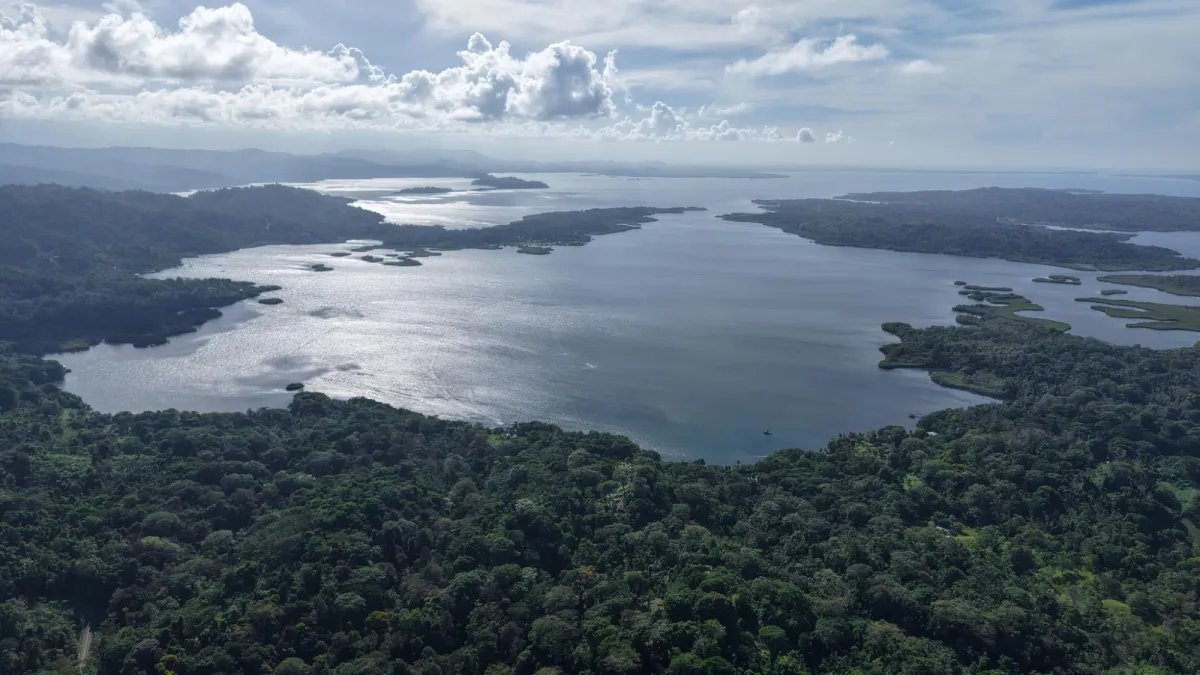 10 hectáreas de terreno frente al mar con título de propiedad