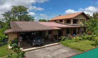 Family Home with Gardens, Workshop on 3,486 m2 Lot