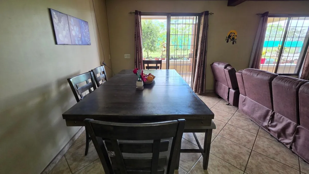 Family Home with Gardens, Workshop on 3,486 m2 Lot