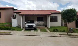 CHORRERA / LAS ARBOLEDAS / 252 M2 / 3 HABITACIONES / TERRAZA / PISCINA