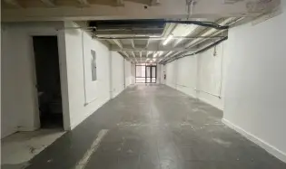 SE ALQUILA LOCAL EN CASCO VIEJO 120M 2 BAÑOS COCINA Y MEZZANINE