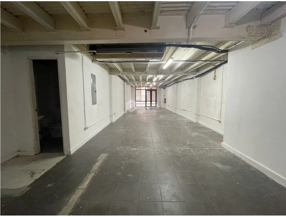 SE ALQUILA LOCAL EN CASCO VIEJO 120M 2 BAÑOS COCINA Y MEZZANINE