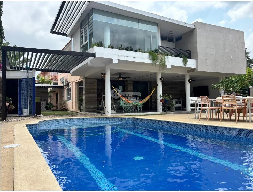SE VENDE CASA EN ALTOS DE PANAMA CONDADO DEL REY  768 M2 CON PISCINA