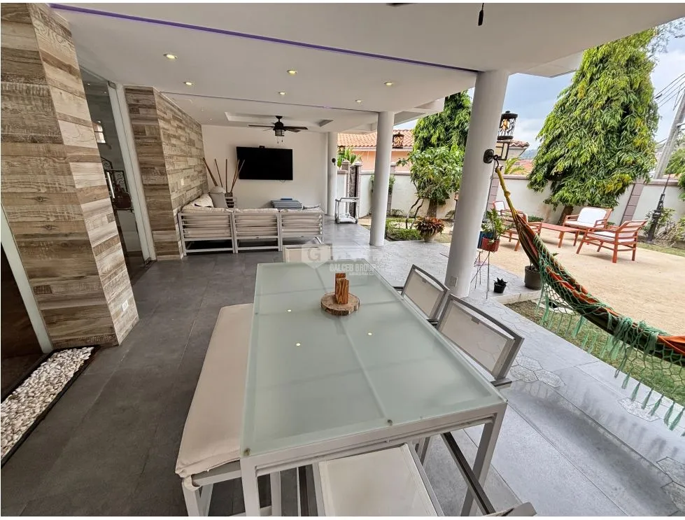 ALTOS DE PANAMA / CONDADO DEL REY / 5 HABITACIONES / 768 M2 / PISCINA