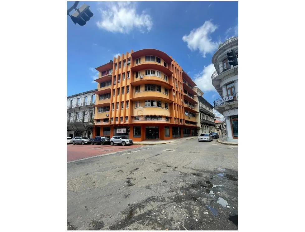 CASCO VIEJO / PLAZA CENTRAL / 144M / 2 BAÑOS / COCINA / MEZZANINE