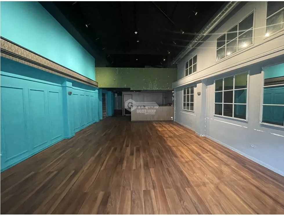 CASCO VIEJO / PLAZA CENTRAL / 144M / 2 BAÑOS / COCINA / MEZZANINE