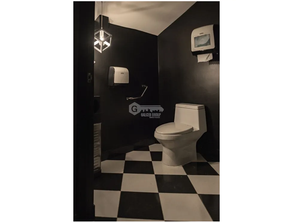 SE ALQUILA LOCAL EN CASCO VIEJO 180M 2 BAÑOS COCINA Y DEPOSITO