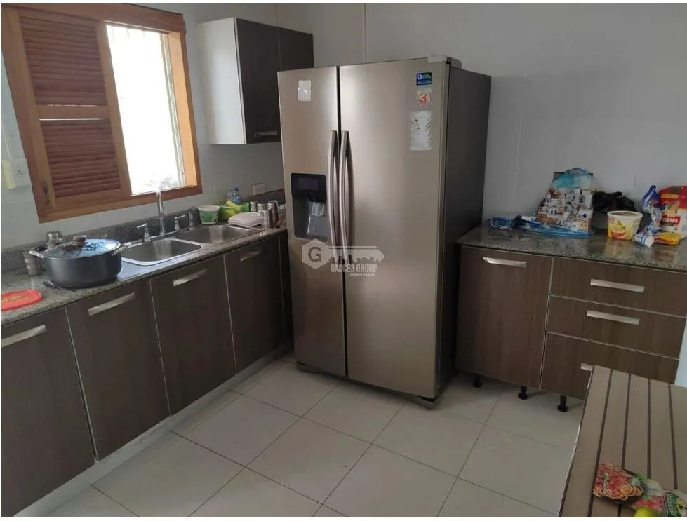 SE VENDE CASA EN PLAYA DORADA VISTA AL MAR  200 M2 DOS NIVELES