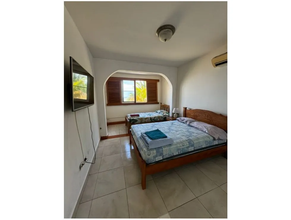 SE VENDE CASA EN PLAYA DORADA VISTA AL MAR  200 M2 DOS NIVELES