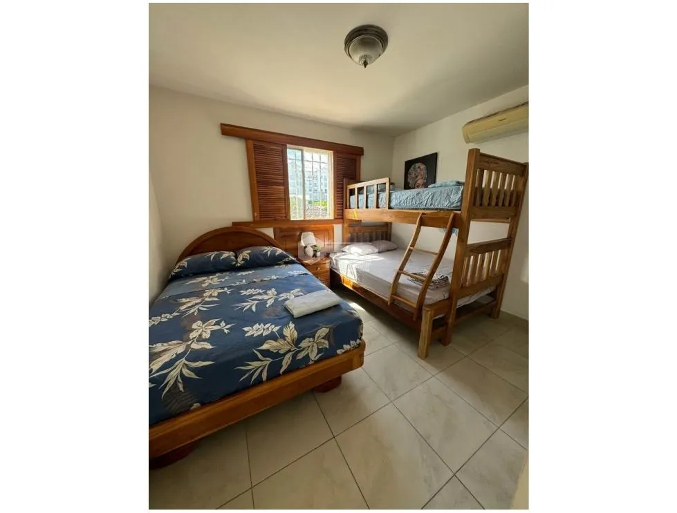 SE VENDE CASA EN PLAYA DORADA VISTA AL MAR  200 M2 DOS NIVELES