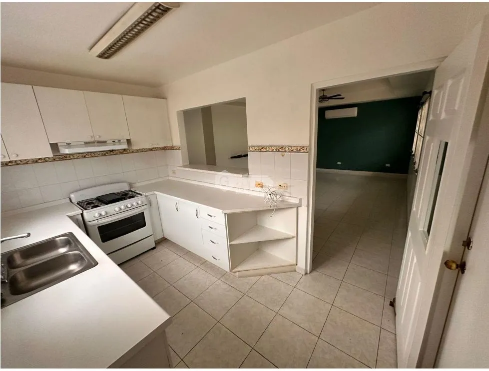 SAN ANTONIO / ALTOS DE LAS PRADERAS / 300M / 4 BEDROOMS / 3 BATHROOMS
