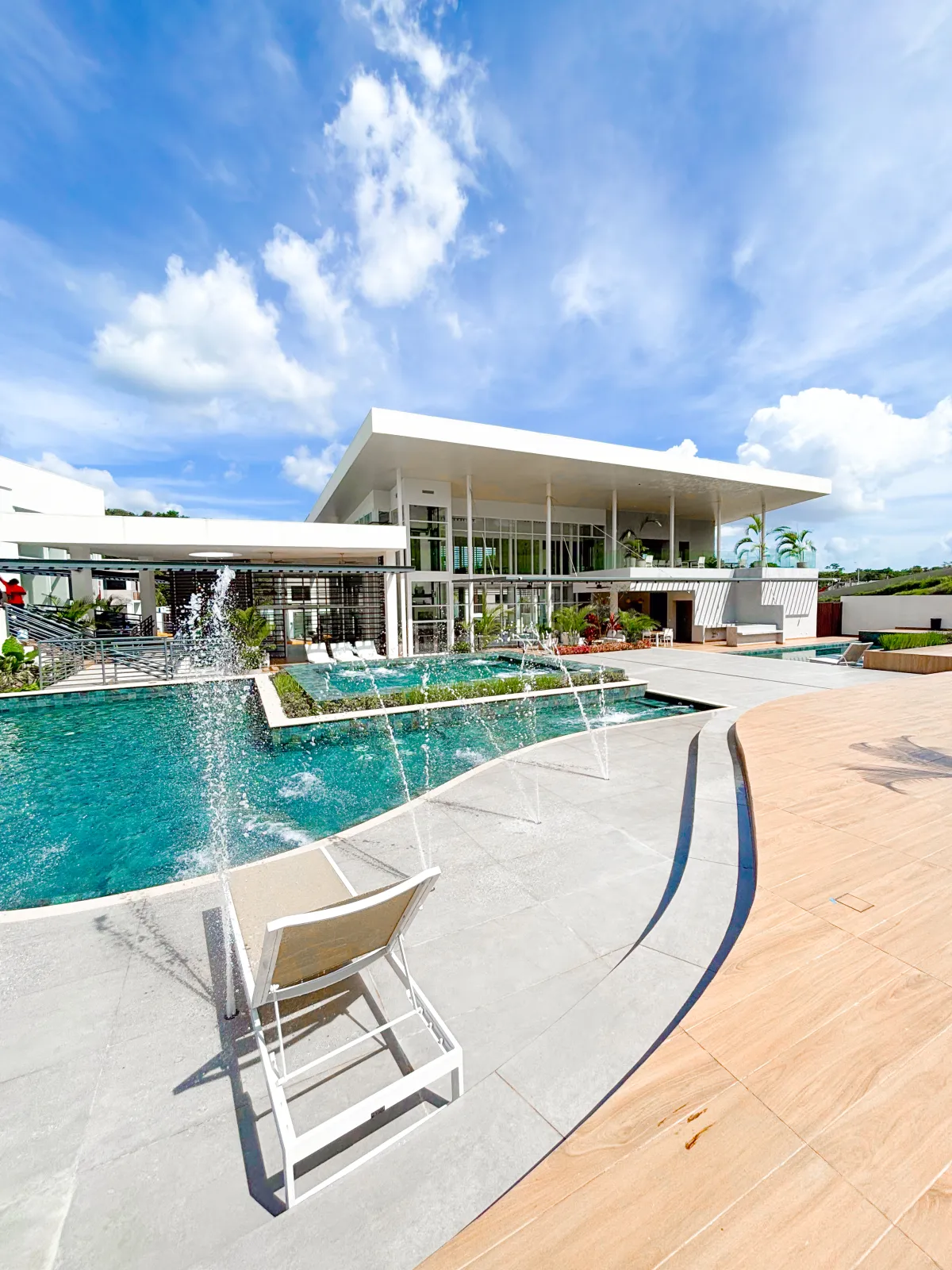 Luxury and Comfort: Exclusive Villas in Riverwalk Green City (277 m²)