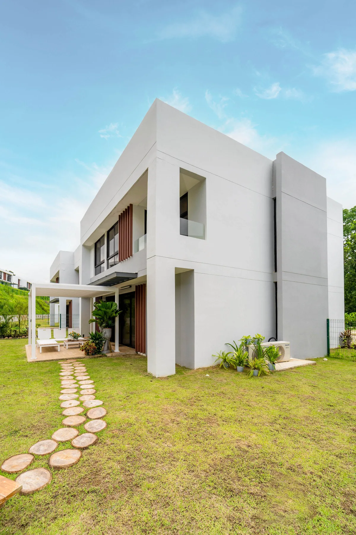 Luxury and Comfort: Exclusive Villas in Riverwalk Green City (277 m²)