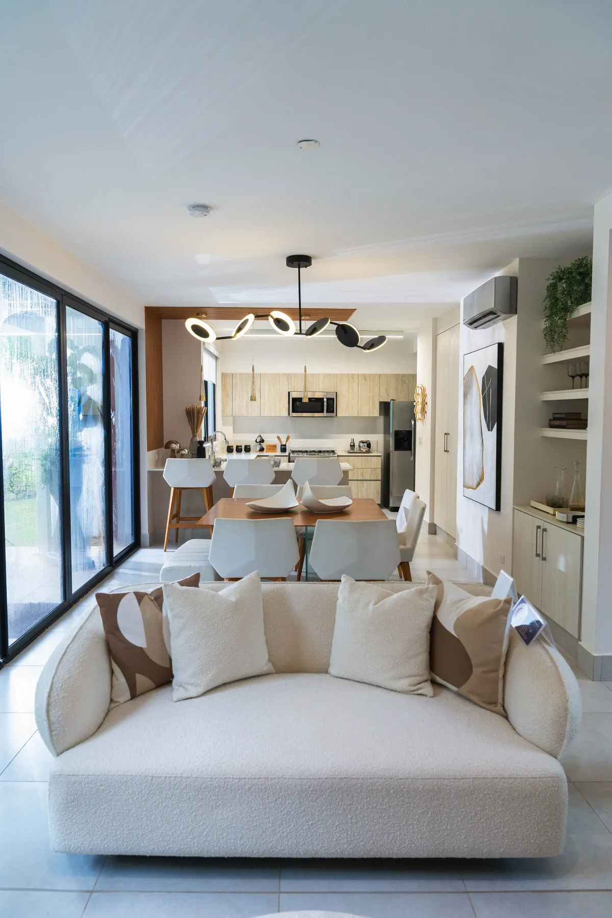 Luxury and Comfort: Exclusive Villas in Riverwalk Green City (277 m²)