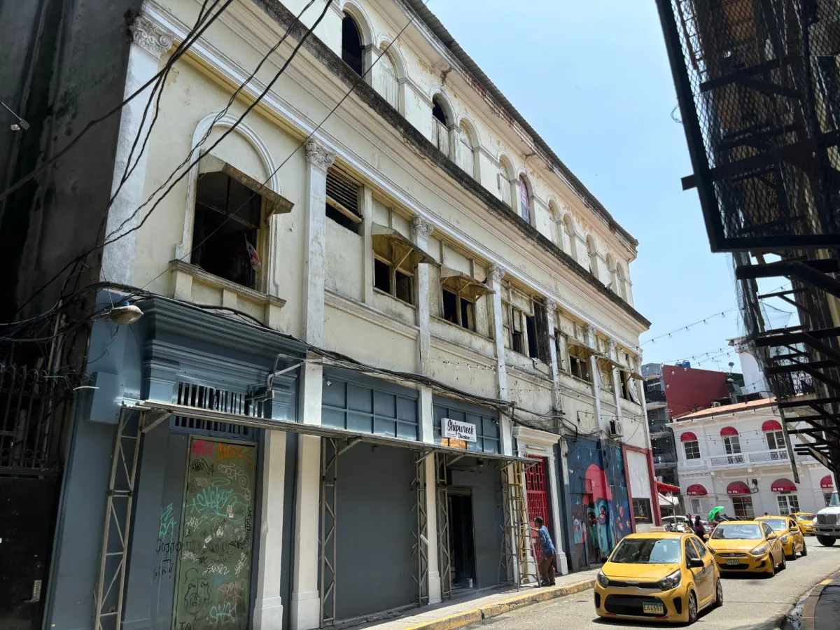 Commercial building with shops in Santa Ana.