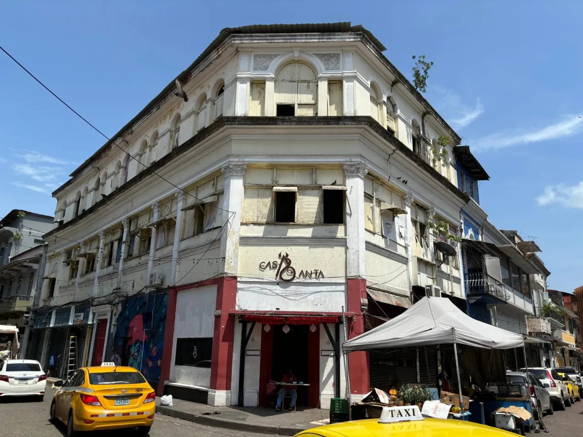 Commercial building with shops in Santa Ana.