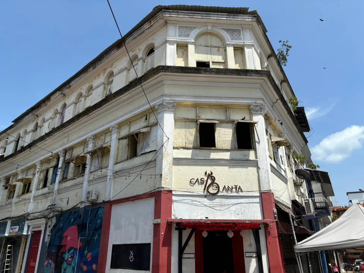 Commercial building with shops in Santa Ana.