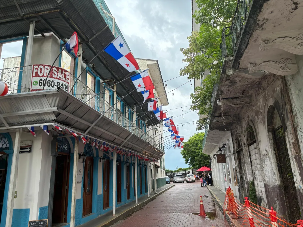 Commercial building with ROI in casco viejo.