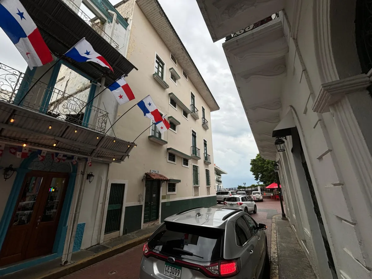 Commercial building with ROI in casco viejo.