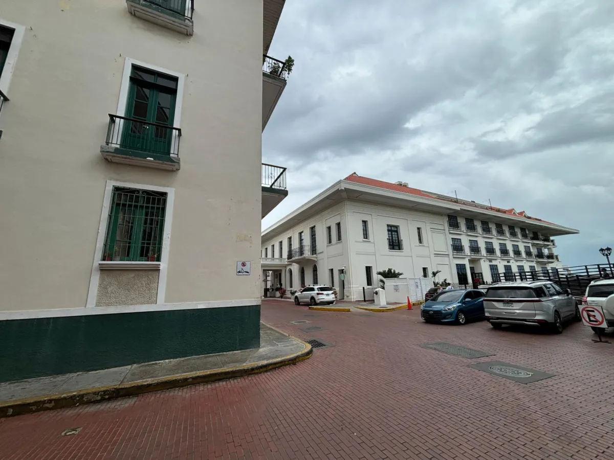 Commercial building with ROI in casco viejo.