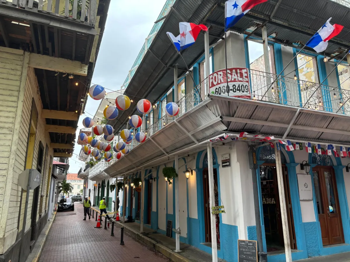 Commercial building with ROI in casco viejo.