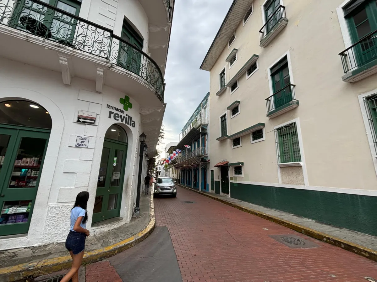 Commercial building with ROI in casco viejo.