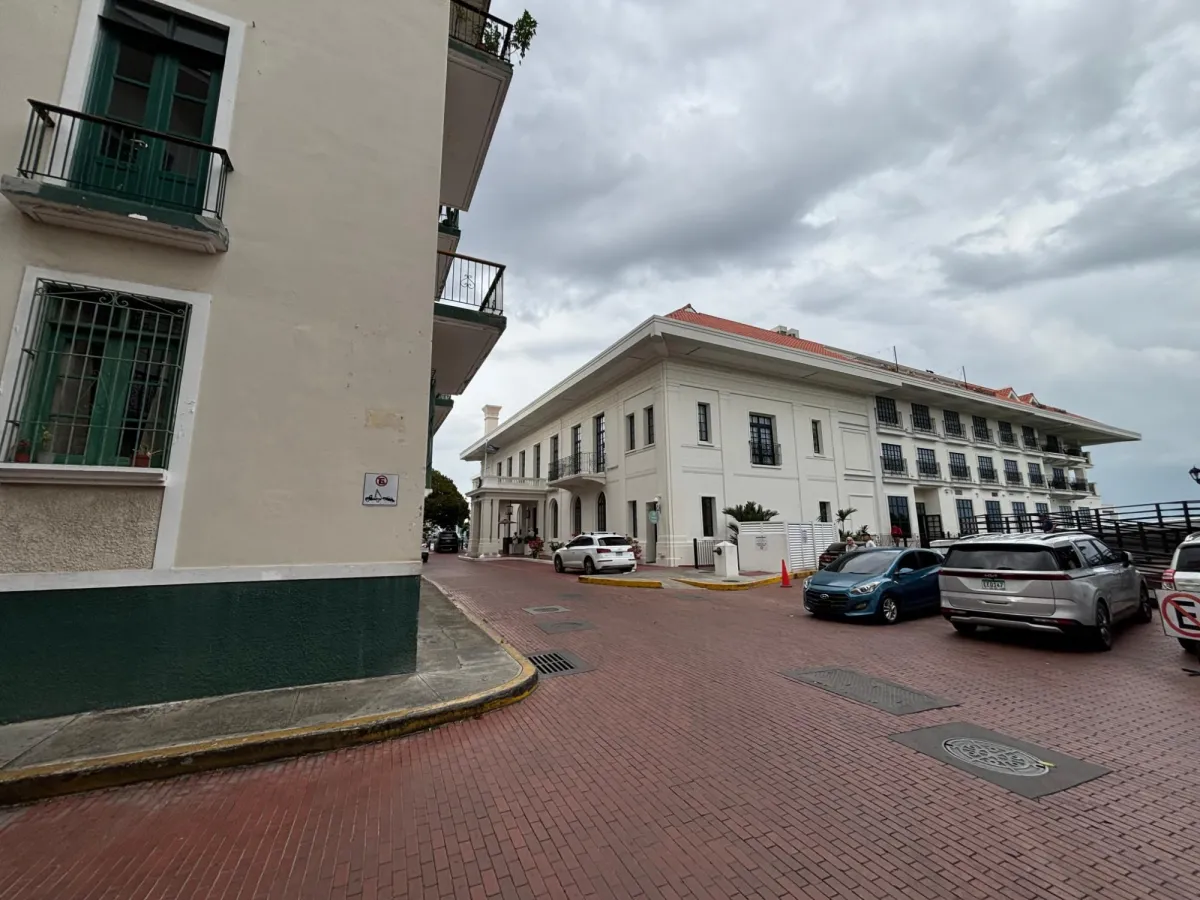 Commercial building with ROI in casco viejo.