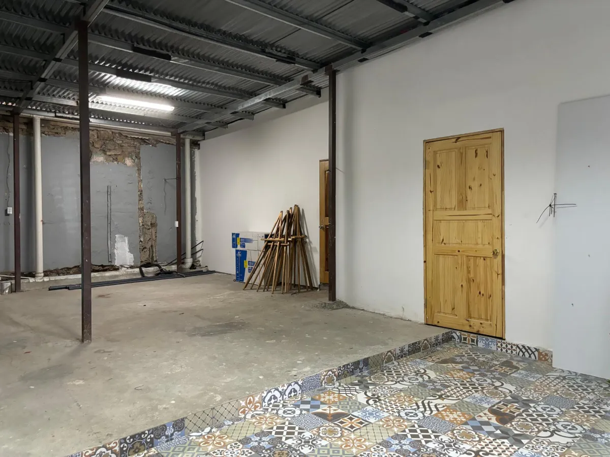Commercial building with ROI in casco viejo.