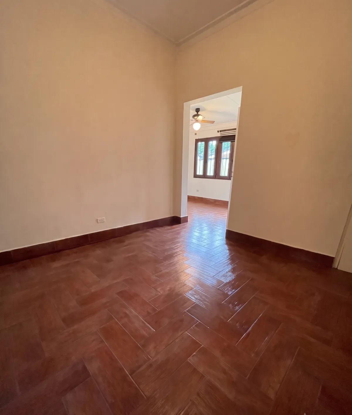 Exclusivo oasis urbano: Residencia unifamiliar estilo villa campestre.