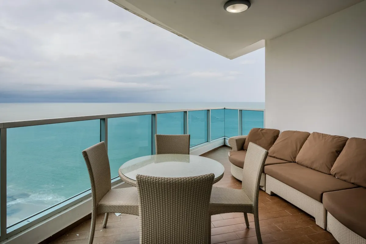 Oceanfront Apartment in PH Royal Palm, N/Gorgona 