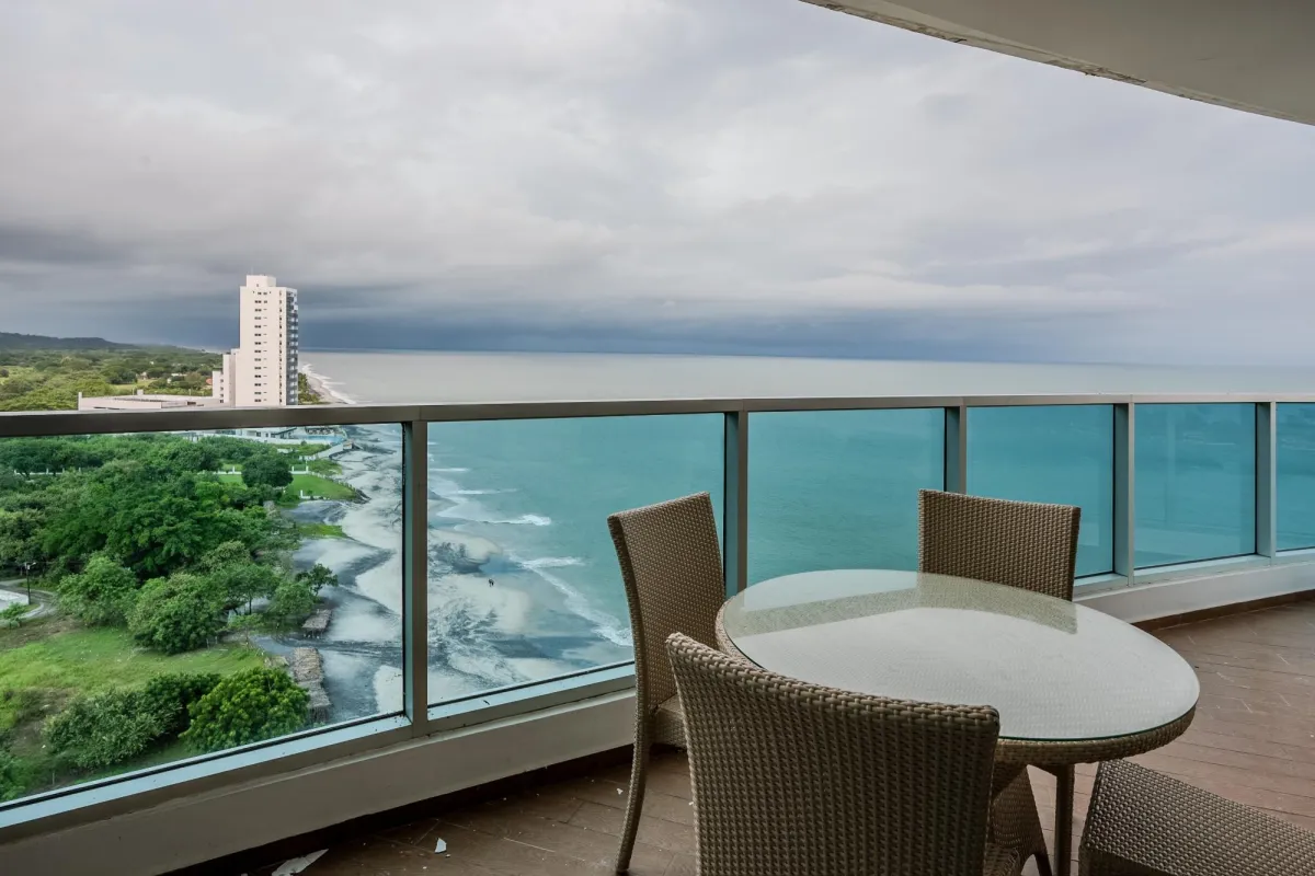 Oceanfront Apartment in PH Royal Palm, N/Gorgona 