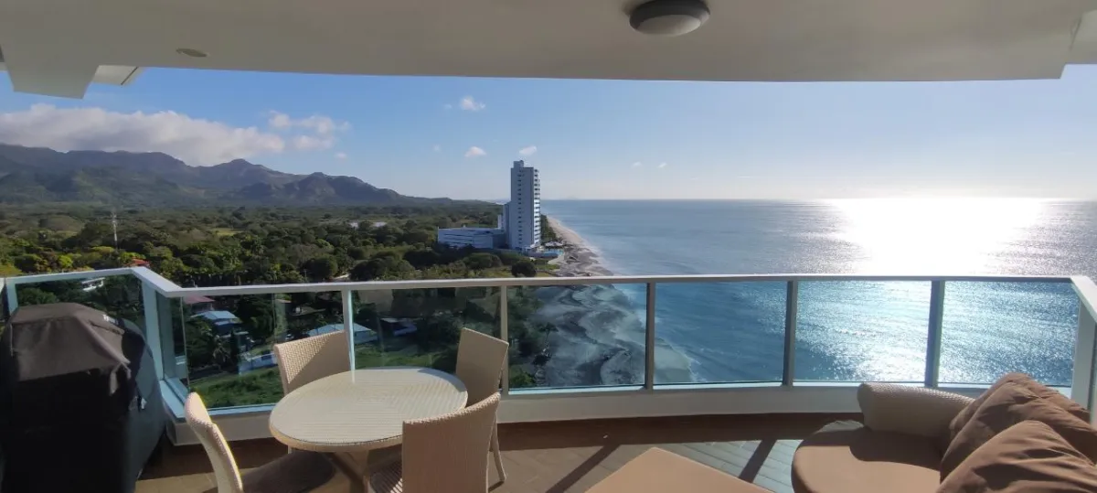 Oceanfront Apartment in PH Royal Palm, N/Gorgona 