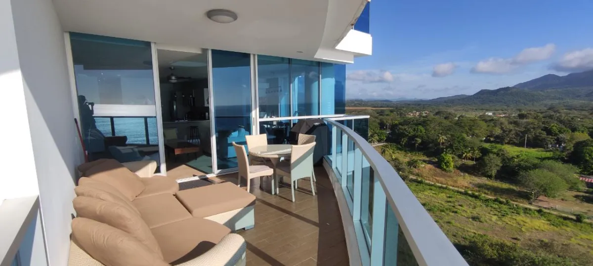 Oceanfront Apartment in PH Royal Palm, N/Gorgona 