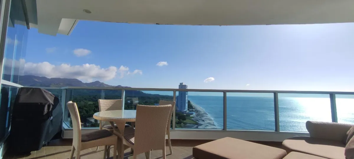 Oceanfront Apartment in PH Royal Palm, N/Gorgona 