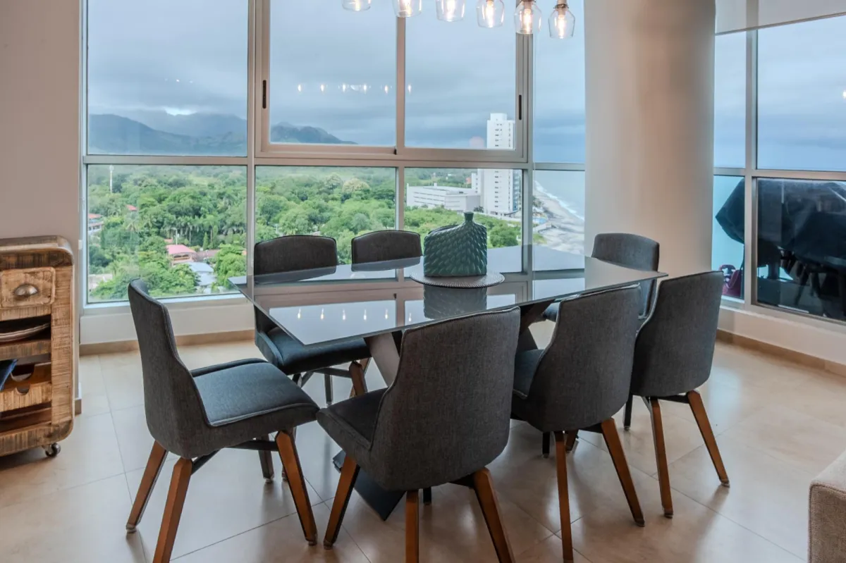 Oceanfront Apartment in PH Royal Palm, N/Gorgona 
