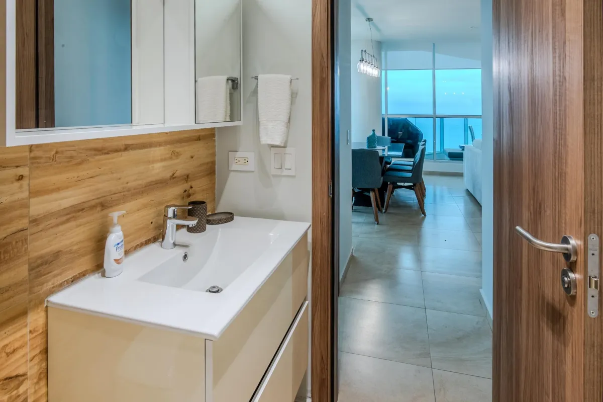 Oceanfront Apartment in PH Royal Palm, N/Gorgona 