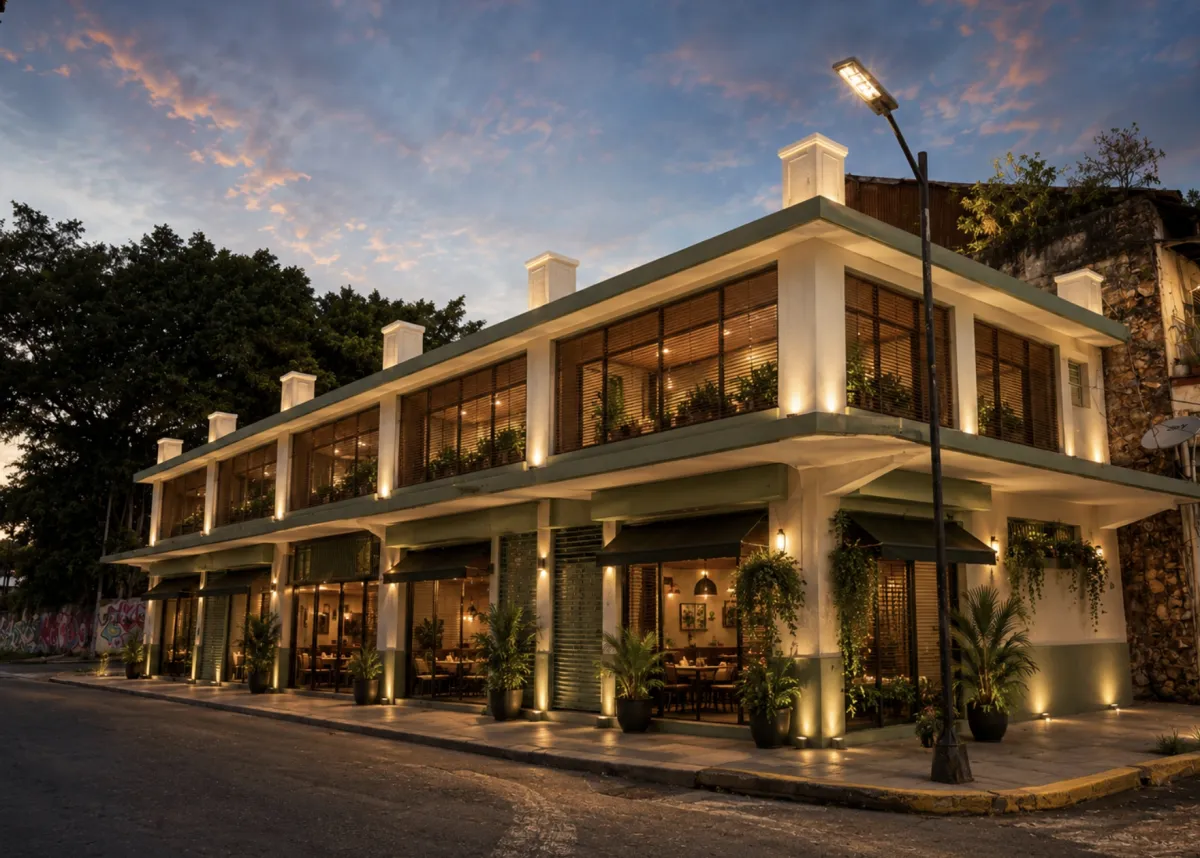 Edificio para restaurar con potencial de 2,000 m2 en Santa Ana.