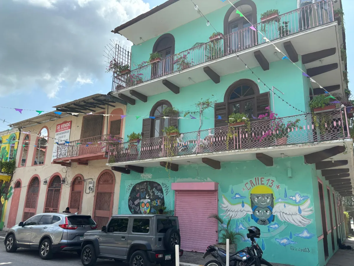 Edificio listo para operar en Santa Ana. (Casa Chocolate)