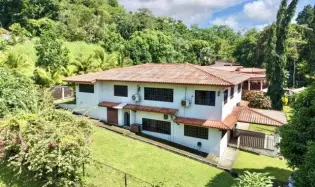 Gran propiedad con 2 residencias independientes en Las Cumbres