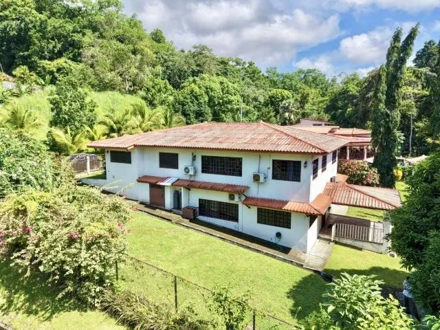 Gran propiedad con 2 residencias independientes en Las Cumbres
