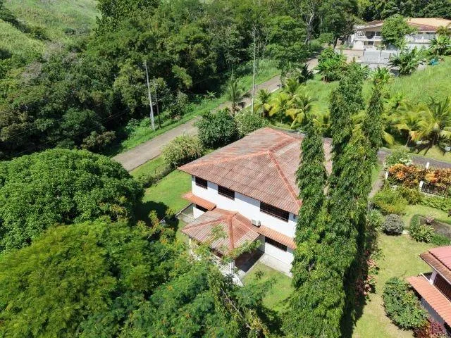 Gran propiedad con 2 residencias independientes en Las Cumbres