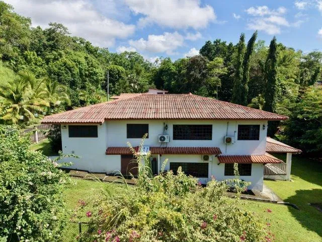 Gran propiedad con 2 residencias independientes en Las Cumbres